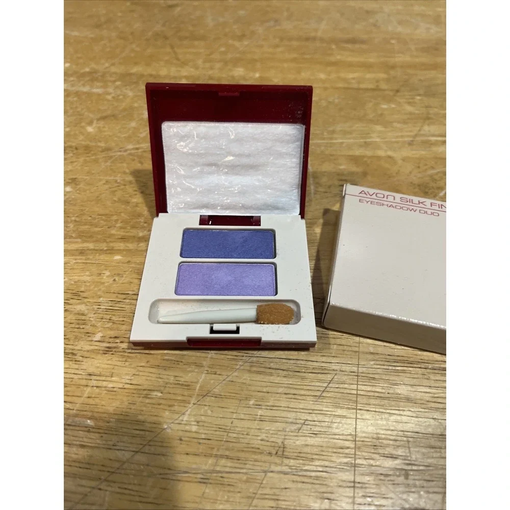 Vintage Avon Silk Finish Eyeshadow‎ Duo Purple Banner Lively Lavender 10 oz. NOS